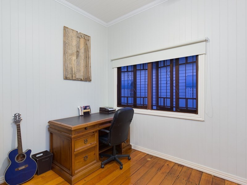 10 Ellesmere Street, Yeronga QLD 4104