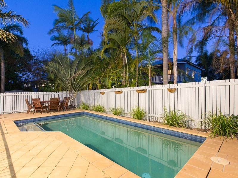 10 Ellesmere Street, Yeronga QLD 4104