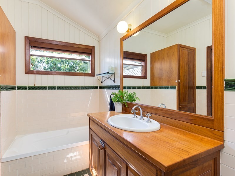 51 Moore Street, Morningside QLD 4170