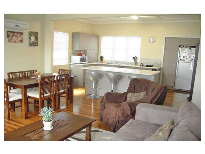 77 Junction Road, Morningside QLD 4170