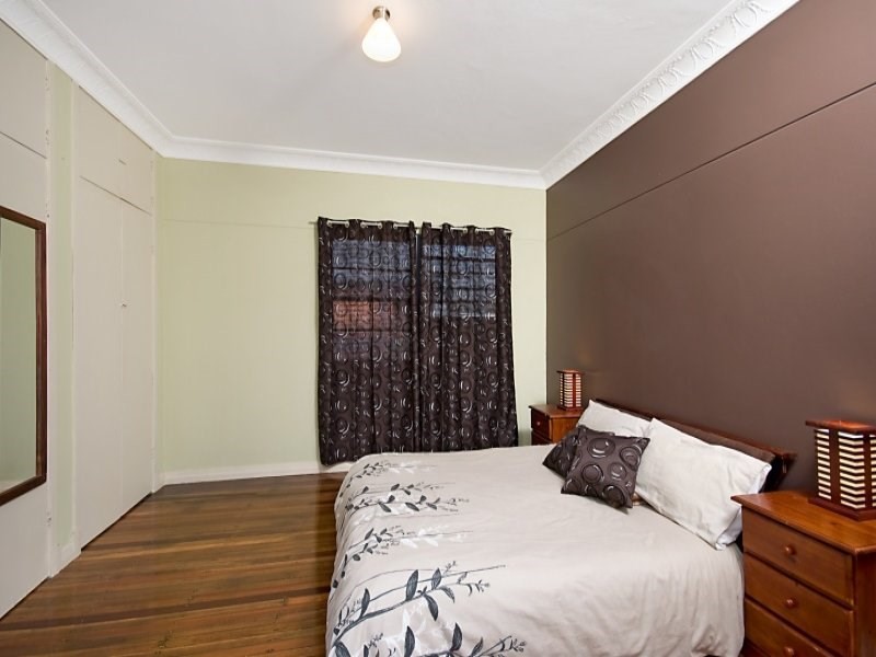 77 Junction Road, Morningside QLD 4170