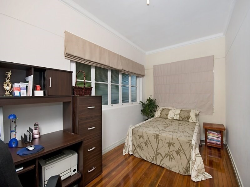 77 Junction Road, Morningside QLD 4170
