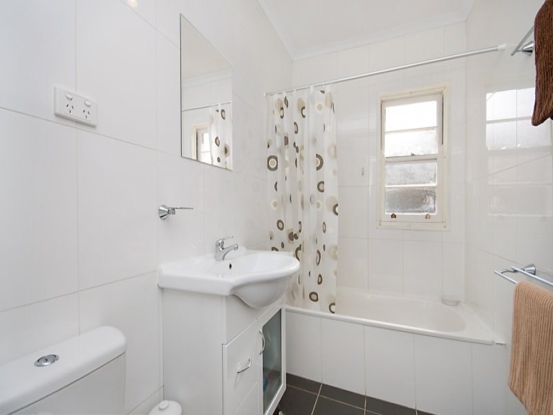 77 Junction Road, Morningside QLD 4170