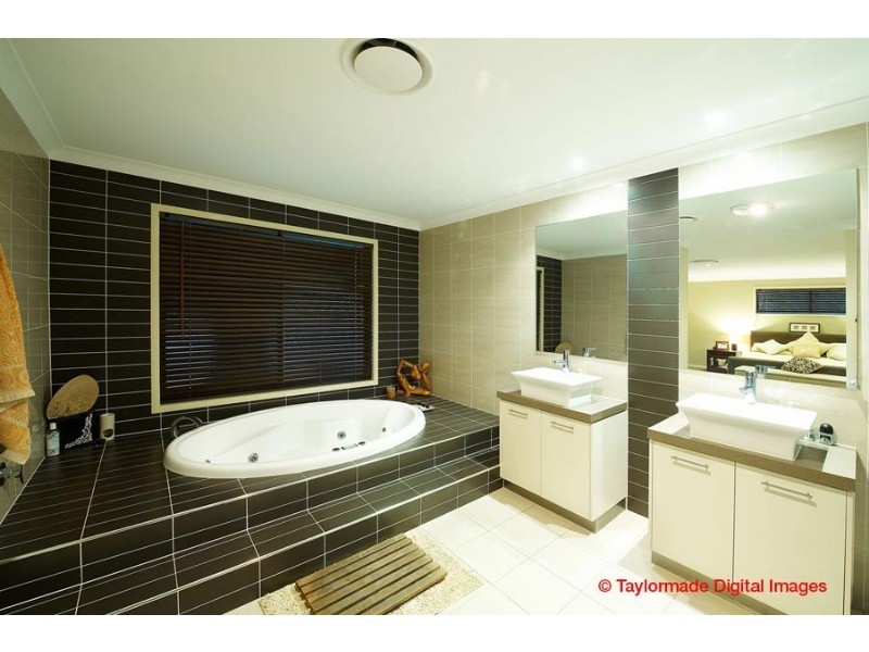 54 Stuart Street, Bulimba QLD 4171