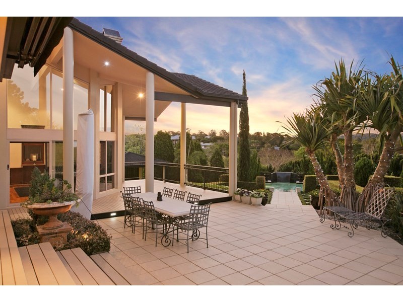 30 Corniche Place, Brookfield QLD 4069