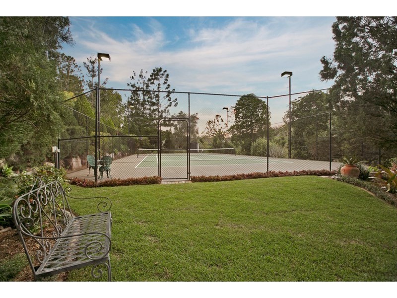 30 Corniche Place, Brookfield QLD 4069