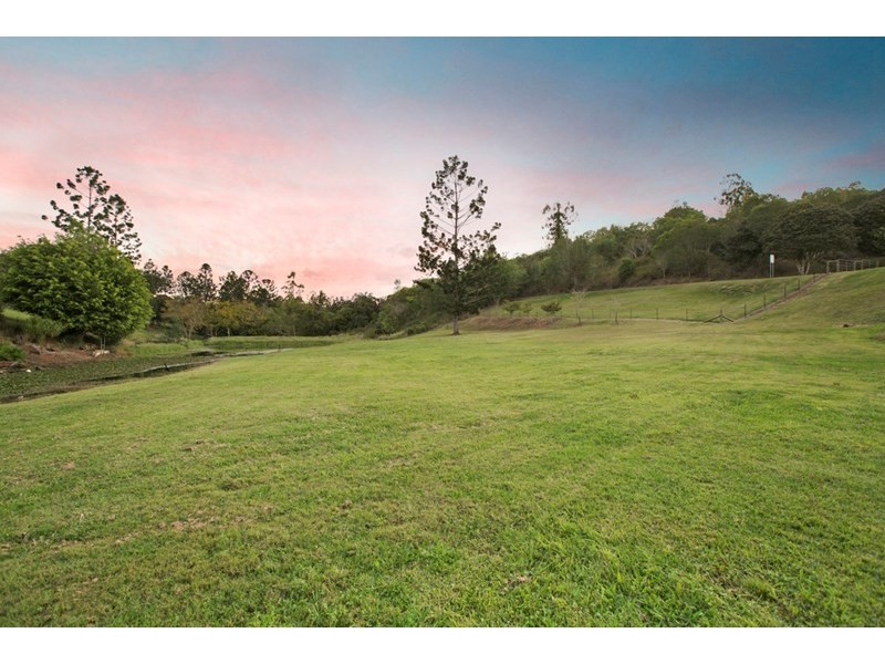 30 Corniche Place, Brookfield QLD 4069