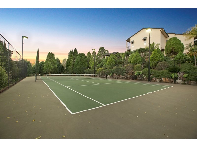 30 Corniche Place, Brookfield QLD 4069