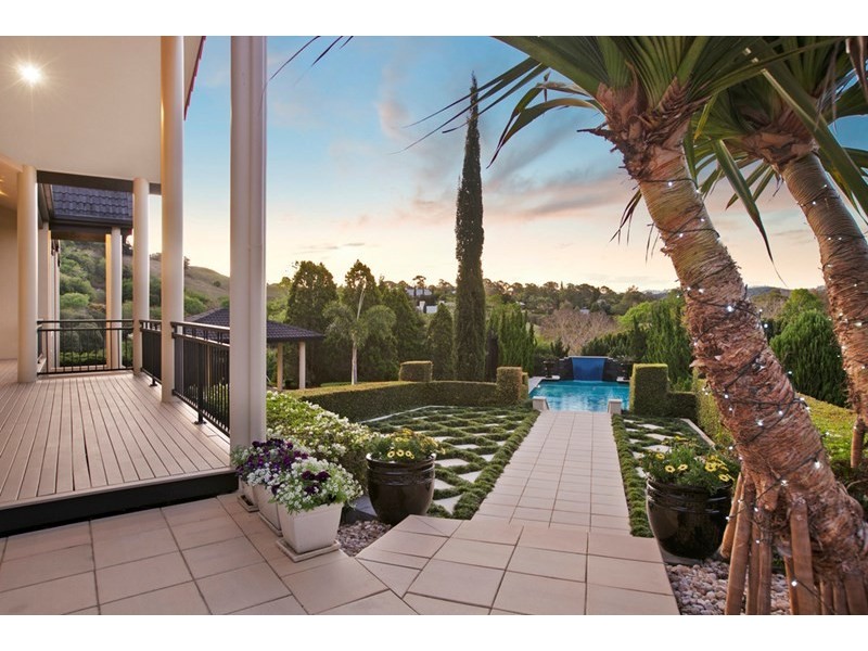 30 Corniche Place, Brookfield QLD 4069