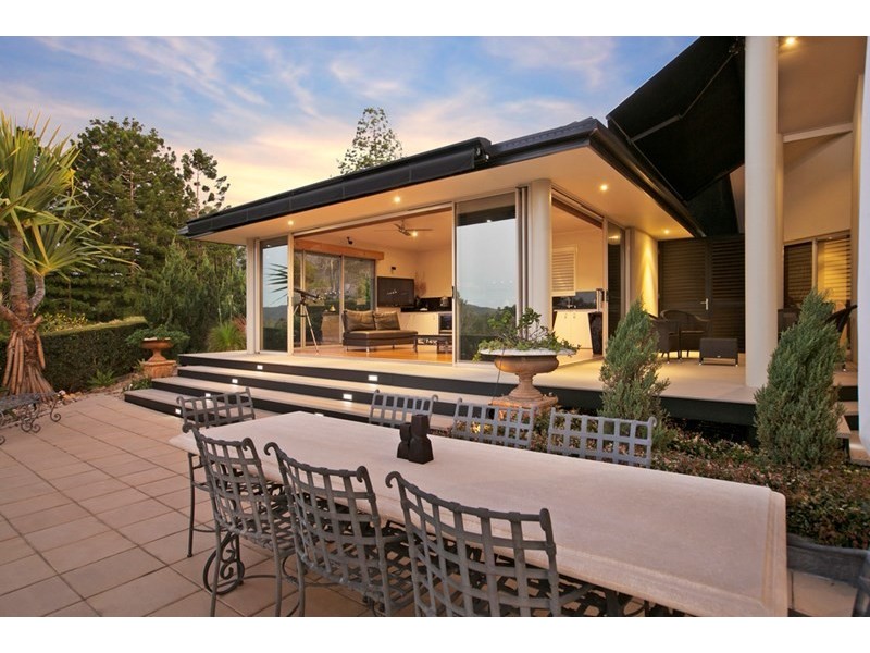 30 Corniche Place, Brookfield QLD 4069