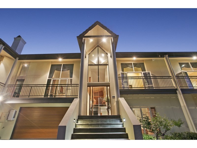 30 Corniche Place, Brookfield QLD 4069