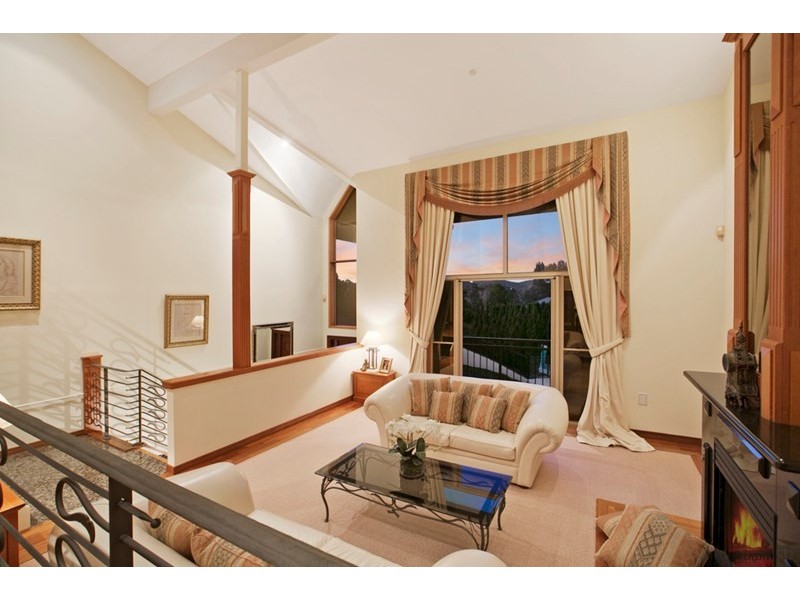 30 Corniche Place, Brookfield QLD 4069