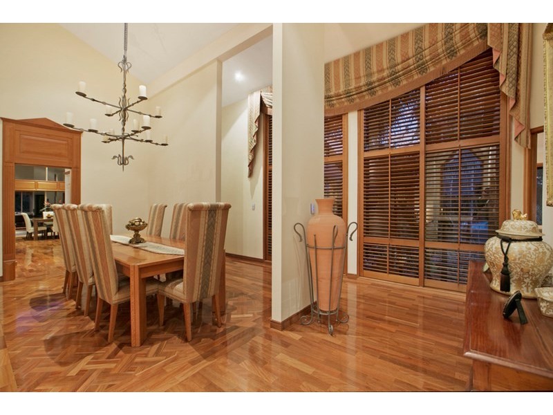 30 Corniche Place, Brookfield QLD 4069