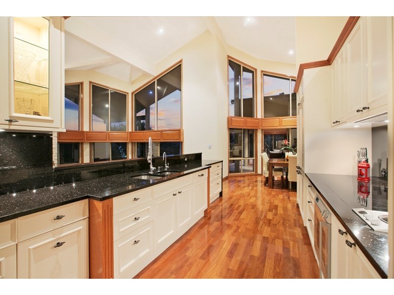 30 Corniche Place, Brookfield QLD 4069