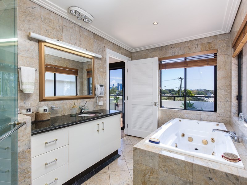 7 Wendell Street, Norman Park QLD 4170