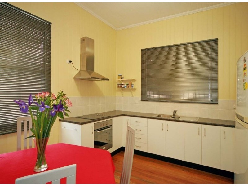 284 Wynnum Road, Norman Park QLD 4170