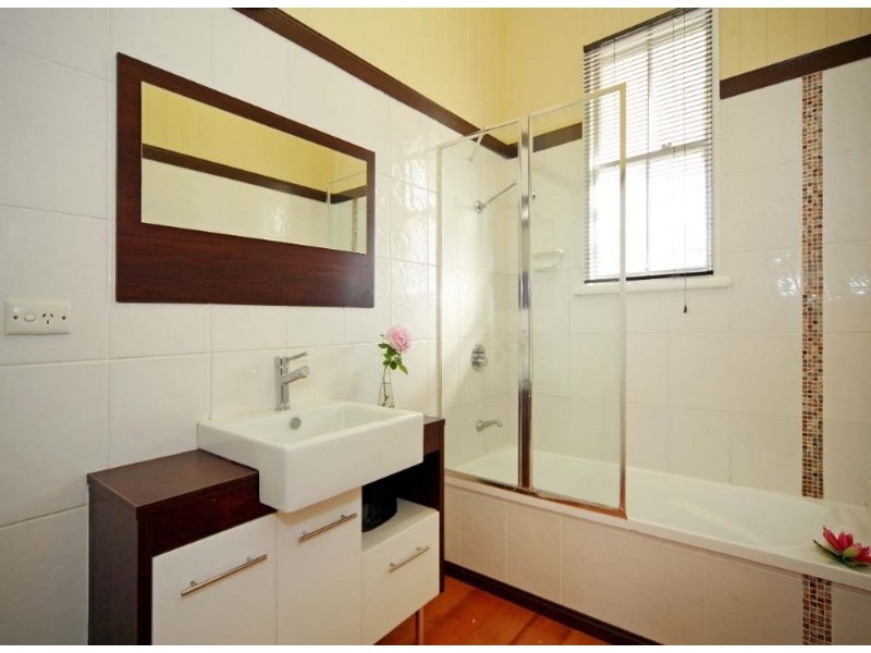 284 Wynnum Road, Norman Park QLD 4170