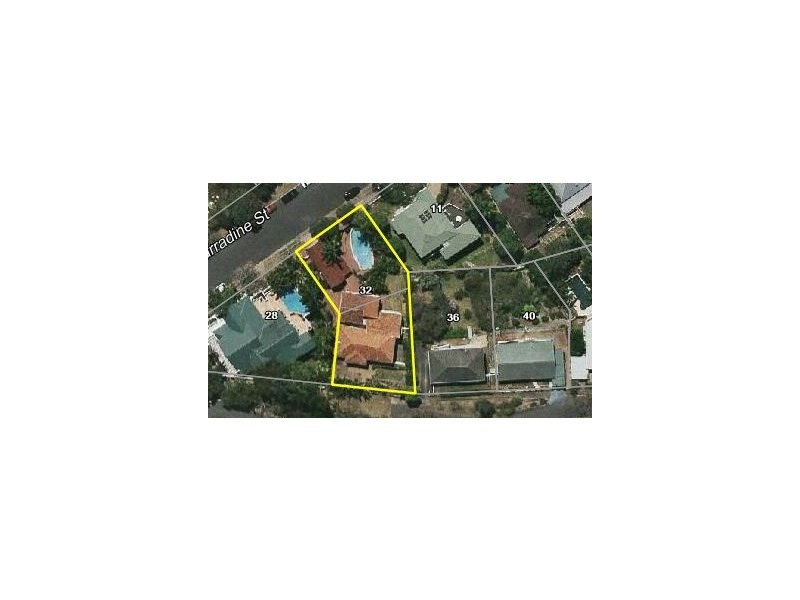 32 Henzell Terrace, Greenslopes QLD 4120