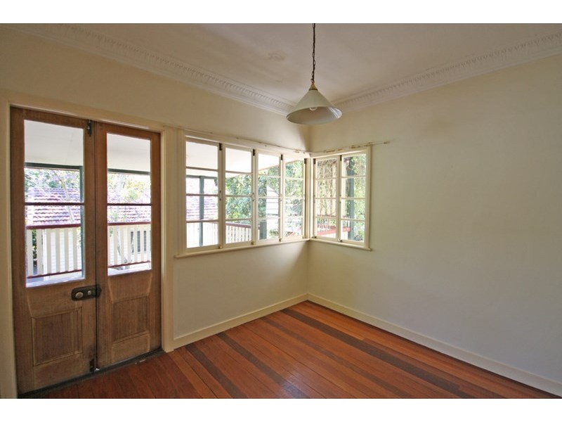 34 Barton Parade, Balmoral QLD 4171