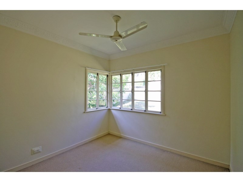 34 Barton Parade, Balmoral QLD 4171