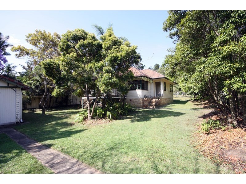 34 Barton Parade, Balmoral QLD 4171