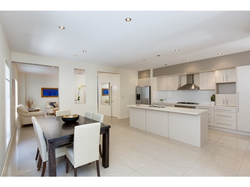 30 Melbourne Avenue, Camp Hill QLD 4152