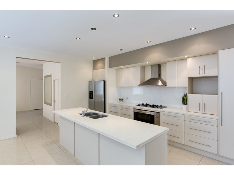 30 Melbourne Avenue, Camp Hill QLD 4152