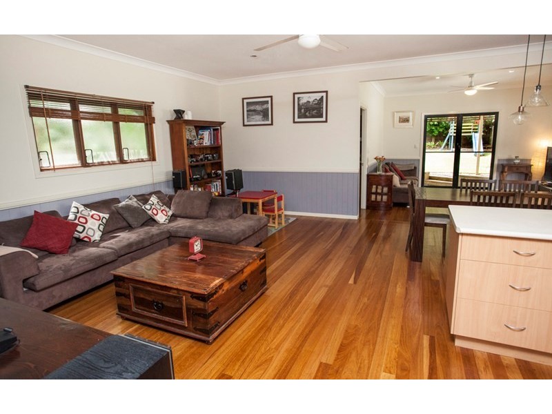 198 Cliveden Avenue, Corinda QLD 4075