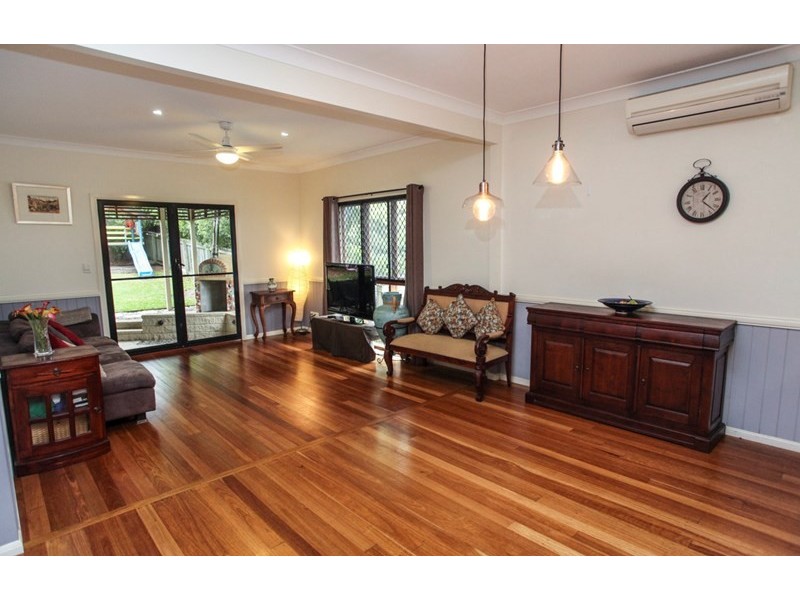198 Cliveden Avenue, Corinda QLD 4075