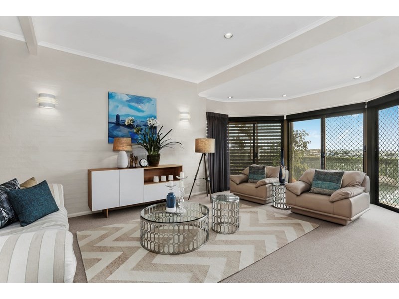 1 Pine Mountain Court, Carina Heights QLD 4152