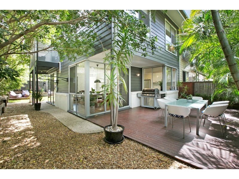 10 Leura Avenue, Hawthorne QLD 4171