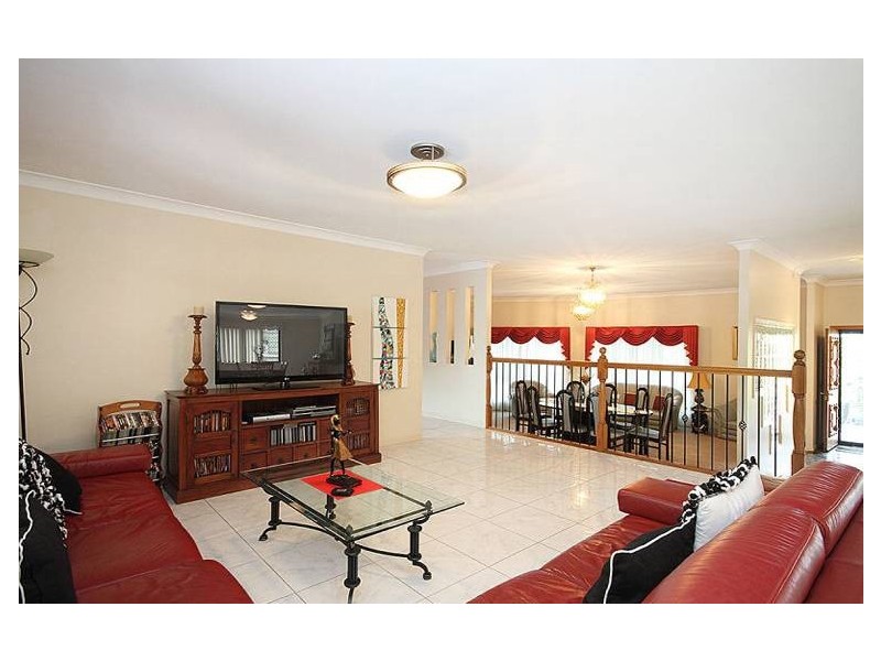 3 Chichester Court, Carindale QLD 4152