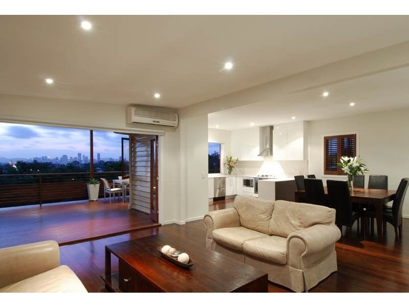 16 Russell Avenue, Norman Park QLD 4170