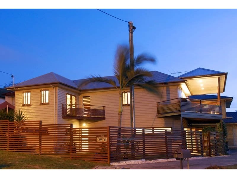 16 Russell Avenue, Norman Park QLD 4170