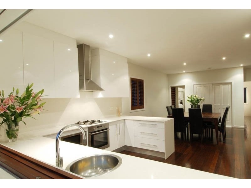 16 Russell Avenue, Norman Park QLD 4170