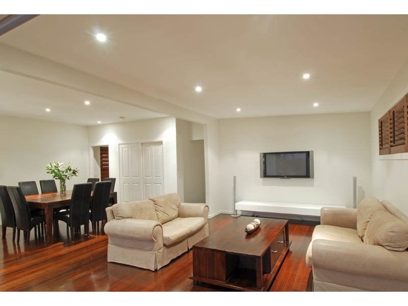 16 Russell Avenue, Norman Park QLD 4170