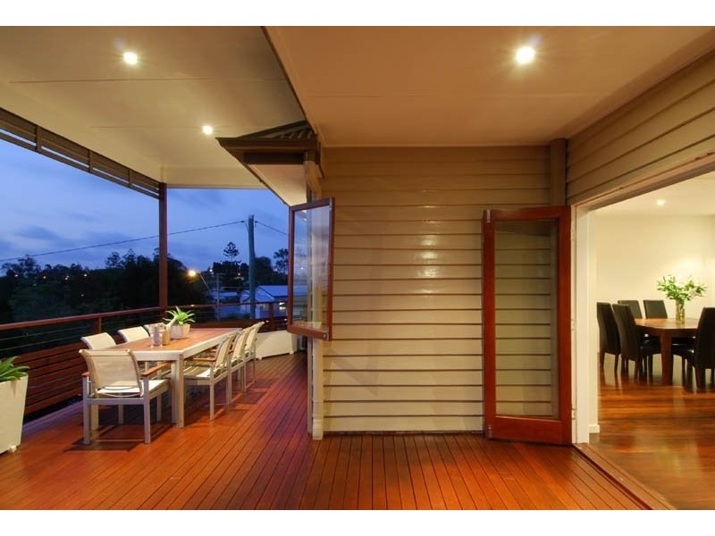 16 Russell Avenue, Norman Park QLD 4170