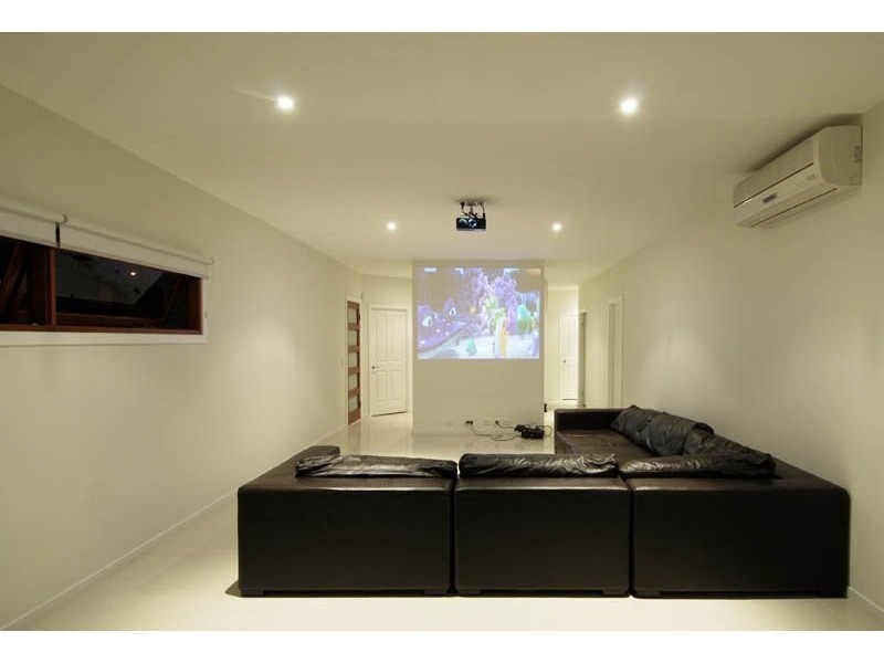 16 Russell Avenue, Norman Park QLD 4170