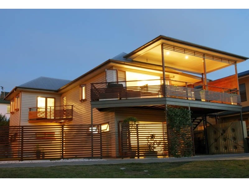 16 Russell Avenue, Norman Park QLD 4170