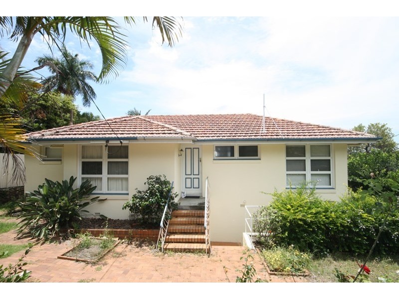 32 Henzell Terrace, Greenslopes QLD 4120
