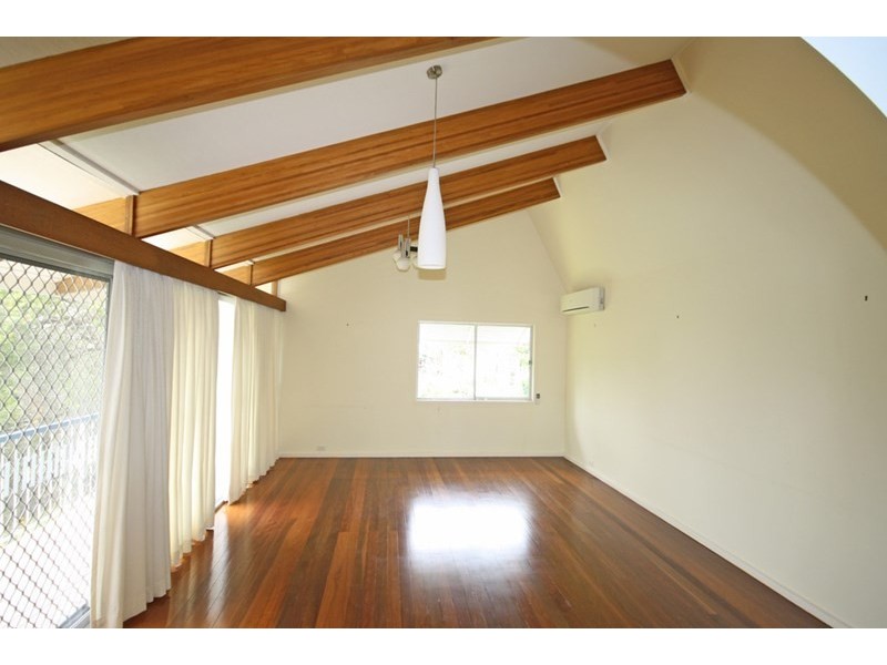 32 Henzell Terrace, Greenslopes QLD 4120