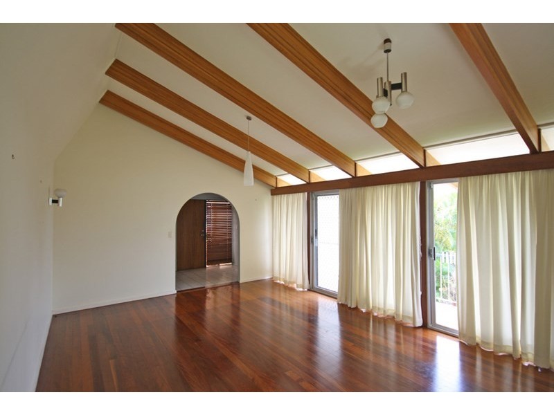 32 Henzell Terrace, Greenslopes QLD 4120