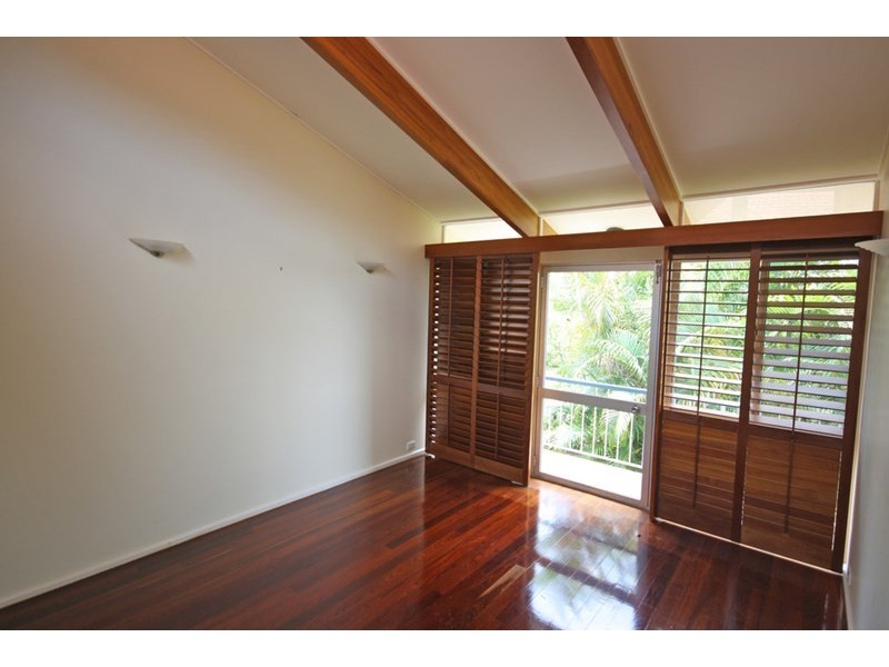 32 Henzell Terrace, Greenslopes QLD 4120