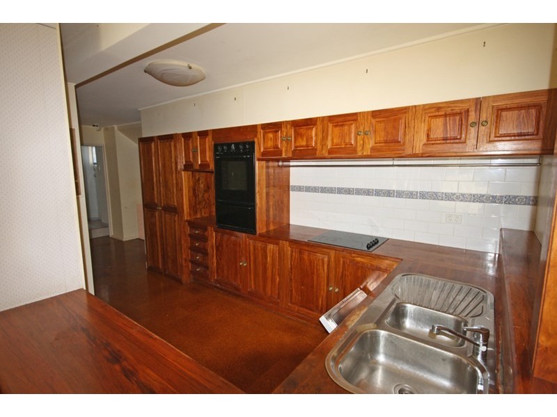 32 Henzell Terrace, Greenslopes QLD 4120