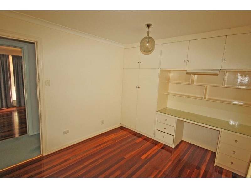 32 Henzell Terrace, Greenslopes QLD 4120