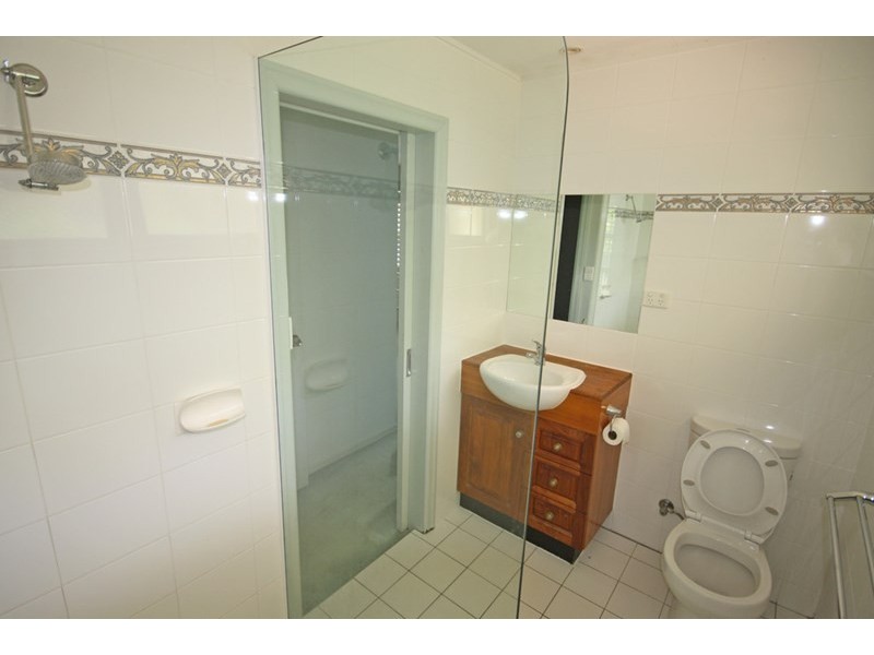 32 Henzell Terrace, Greenslopes QLD 4120