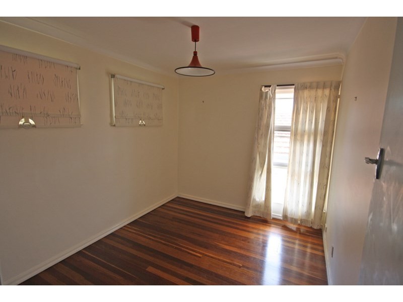 32 Henzell Terrace, Greenslopes QLD 4120