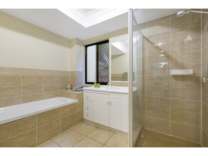 52B Amelia Street, Coorparoo QLD 4151