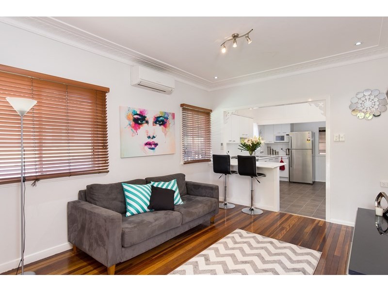 16 Long Street, Camp Hill QLD 4152