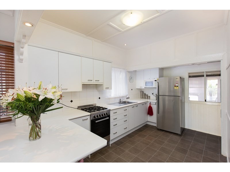 16 Long Street, Camp Hill QLD 4152
